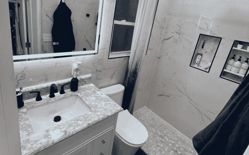 Whitemarbelwashroom
